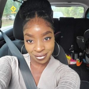 Meet your Posher, Briana